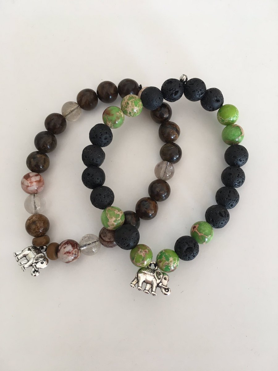IsaMoreaux's tweet photo. @ClayneCrawford @CCF_Birmingham @SkellykatM Je suis si contente d avoir reçu mes bracelets et de participer à cette noble cause Magnifique fondation 🙏💖 https://t.co/7GiaX2eWHg