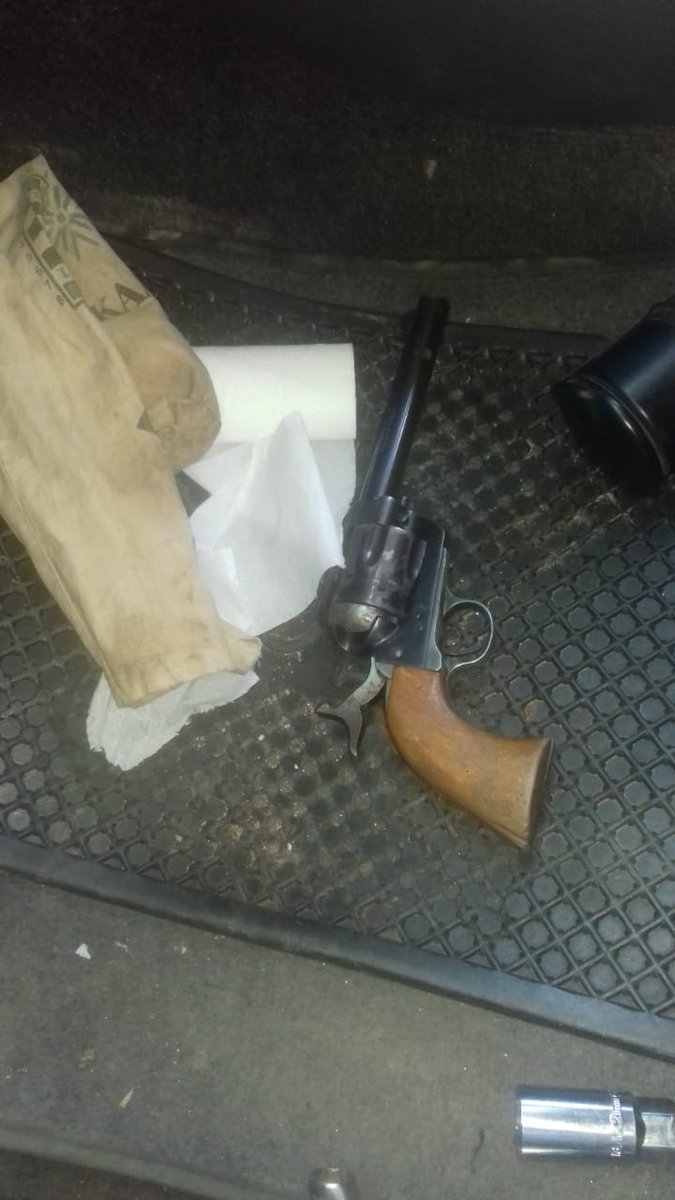 SAPoliceService's tweet photo. #sapsNC Kimberley #SAPS Flying Squad &amp; K9 unit arrested 4 male suspects today after they robbed a well-known hotel in Kimberley a substantial amount of cash. The investigation continues.  #TrioCrimes TM
https://t.co/zfJ09kyEC1 https://t.co/gg8sdSbJ5f