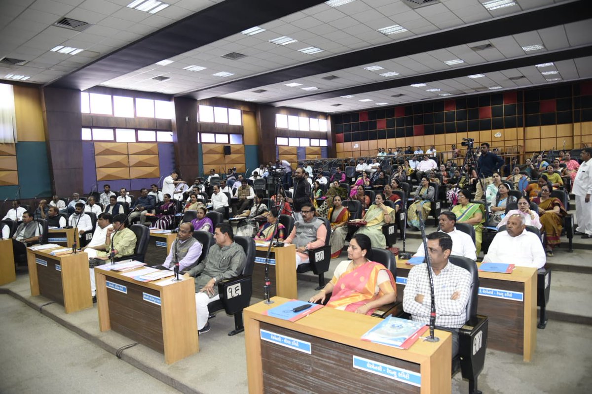 AmdavadAMC's tweet image. અમદાવાદ મ્યુનિસિપલ કોર્પોરેશન અંદાજપત્ર સામાન્ય સભા ૨૦૧૯-૨૦ ની અમુક ઝલકો
#Budget2019_20
#MaruAmdavad
#Apnu_Amdavad 
@ibijalpatel @vnehra @iamulbhatt @amitshah4bjp @idineshmakwana