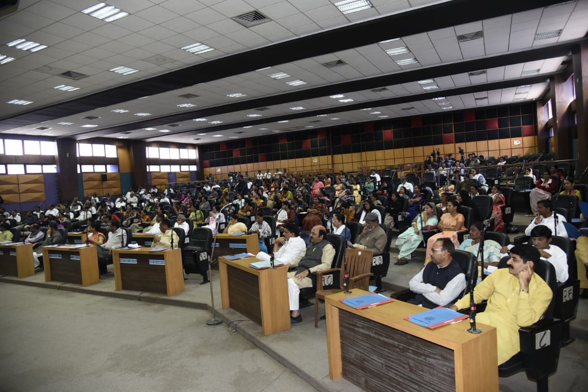 AmdavadAMC's tweet image. અમદાવાદ મ્યુનિસિપલ કોર્પોરેશન અંદાજપત્ર સામાન્ય સભા ૨૦૧૯-૨૦ ની અમુક ઝલકો
#Budget2019_20
#MaruAmdavad
#Apnu_Amdavad 
@ibijalpatel @vnehra @iamulbhatt @amitshah4bjp @idineshmakwana