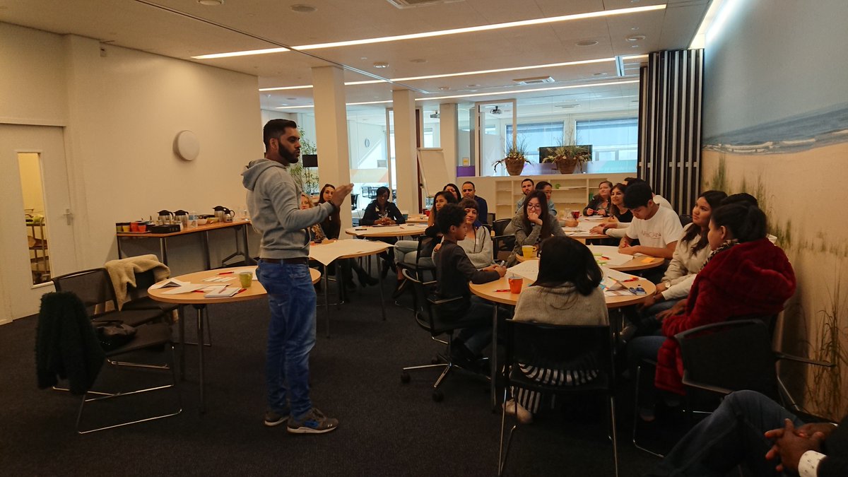 teamensdh's tweet photo. Weet jij wat je op een zondag allemaal kan doen? Wij wel! En dat is mensen kunnen inspireren en motiveren. Wij van @teamensdh hadden vandaag het podium bij @vierdenatuur om ons verhaal te vertellen. Zal ik je iets vertellen? De reacties waren super!! https://t.co/SmpdRY3m2n