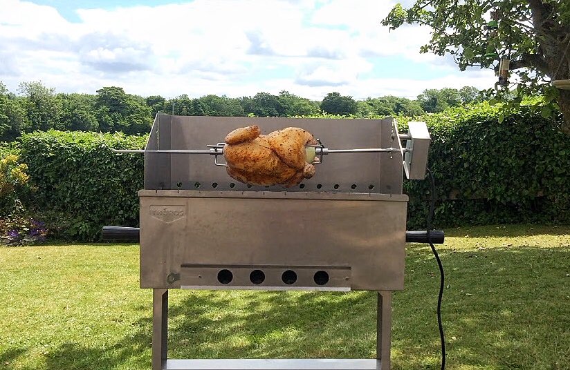 It will soon be summer, what grill are you guys hoping to get in the THUROS range? Here’s our Baikal Grill, complete with rotisserie set-up 🔥(🍗)
.
#thuros #grillculture #Schaschlik #bbq #grillporn #amazinggrills #livefirecooking #baikalgrill #lownslow #lowandslow