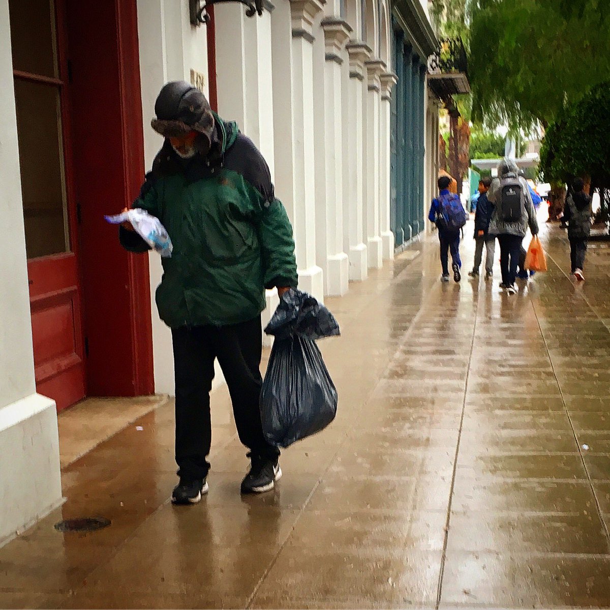 Scotteach's tweet image. I changed my approach to Valentine’s Day this year. My class took the train to downtown Los Angeles to see some historic sites &amp;amp; visit a few museums. Rather than giving traditional V-Day gifts to each other, we gave 100’s of V-Day care packages to the homeless. #SparkEmpathy