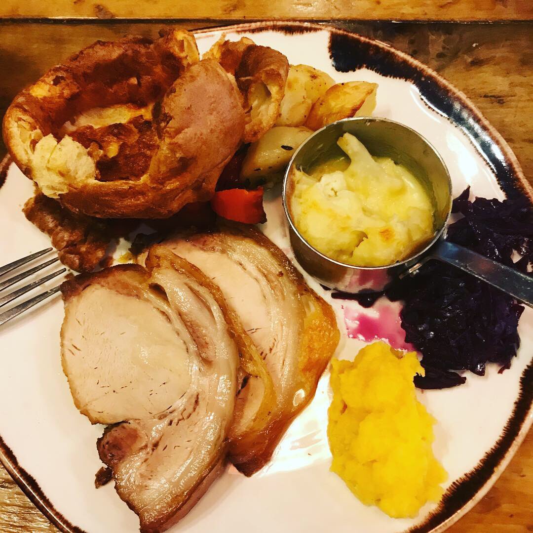 AshesEvason's tweet photo. #sundayfeels - #onlywaytospendasunday with the #hubby #chilling #onlydayofftogether #pubbingit #sundayroast #ilovehimsomuch #betterhalf #heismine #mybaba #myboy @GAMusicServices https://t.co/P3IUMUr7FB