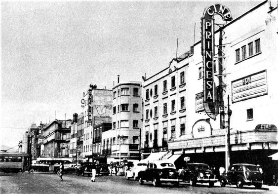 Con @hdemauleon recorremos la CDMX, en @elfocoadn40 17.30 pm. San Juan de Letrán y Uruguay, ca. 1942.
@gimahol2 @araoyuki @monbelet47 @lesliehdezo @edgarvedder @aespindolac @moncho_bolivia @YASSC31 @DivisRox @LaEscultora @JCCavallero @famf36