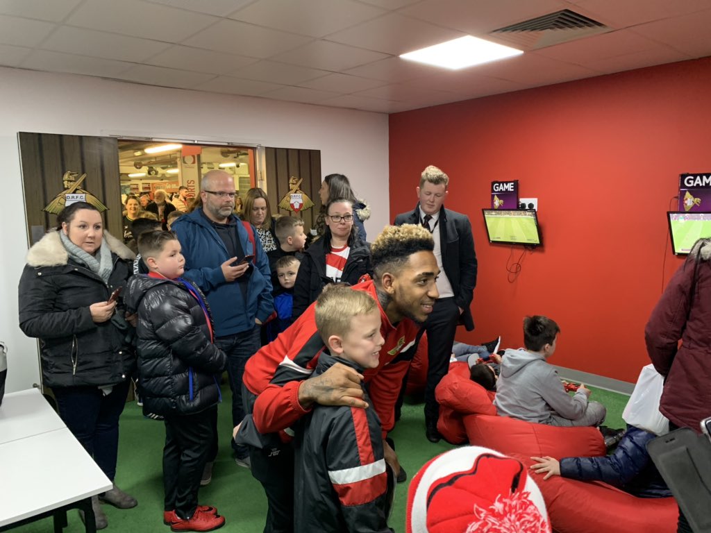 drfc_official's tweet image. FUN | #DRFC’s @MallikWilks makes a visit to @Donny_Dog_DRFC’s kennel ahead of kick-off with @CPFC. #DONCRY