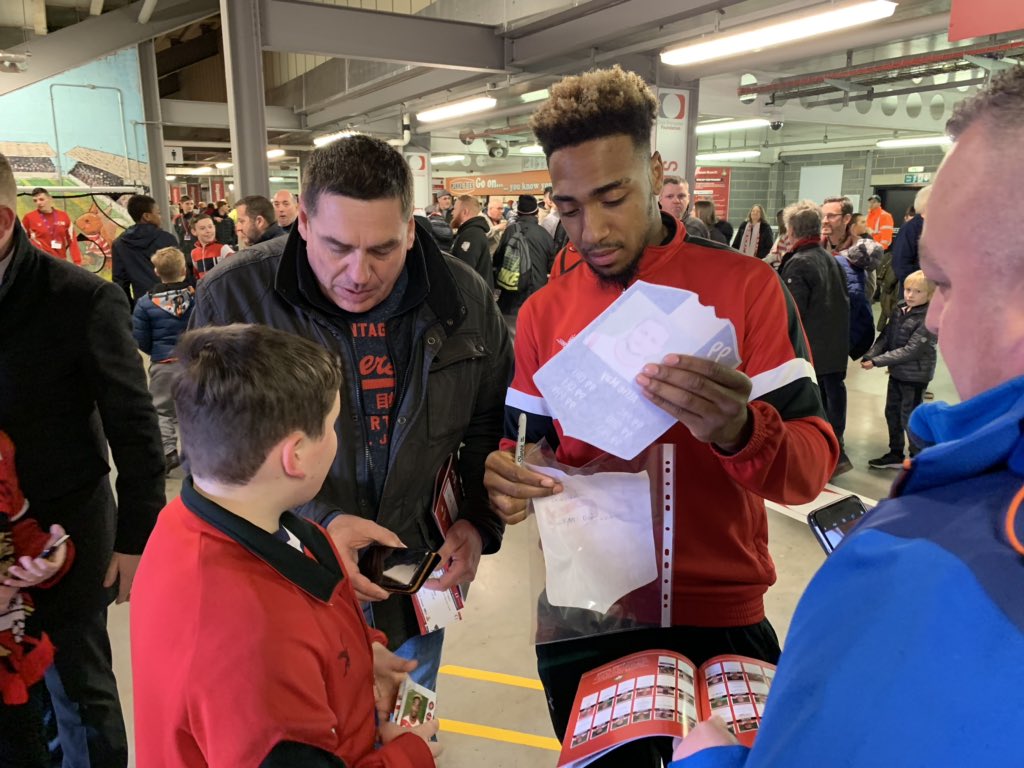 drfc_official's tweet image. FUN | #DRFC’s @MallikWilks makes a visit to @Donny_Dog_DRFC’s kennel ahead of kick-off with @CPFC. #DONCRY