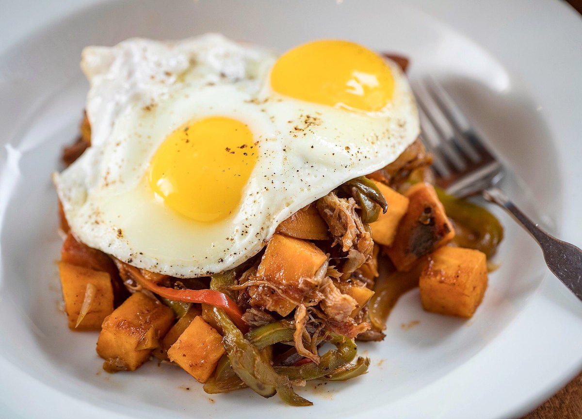 Where to brunch you ask? Sweet Grass is the spot for local favorites like this dish - Hogtown Hash with braised pork shoulder, fried eggs, onions, peppers, sweet potatoes, henry bain sauce. You can’t go wrong! 🍳 #SweetGrassmemphis #memphisbrunch #ilovememphis #choose901