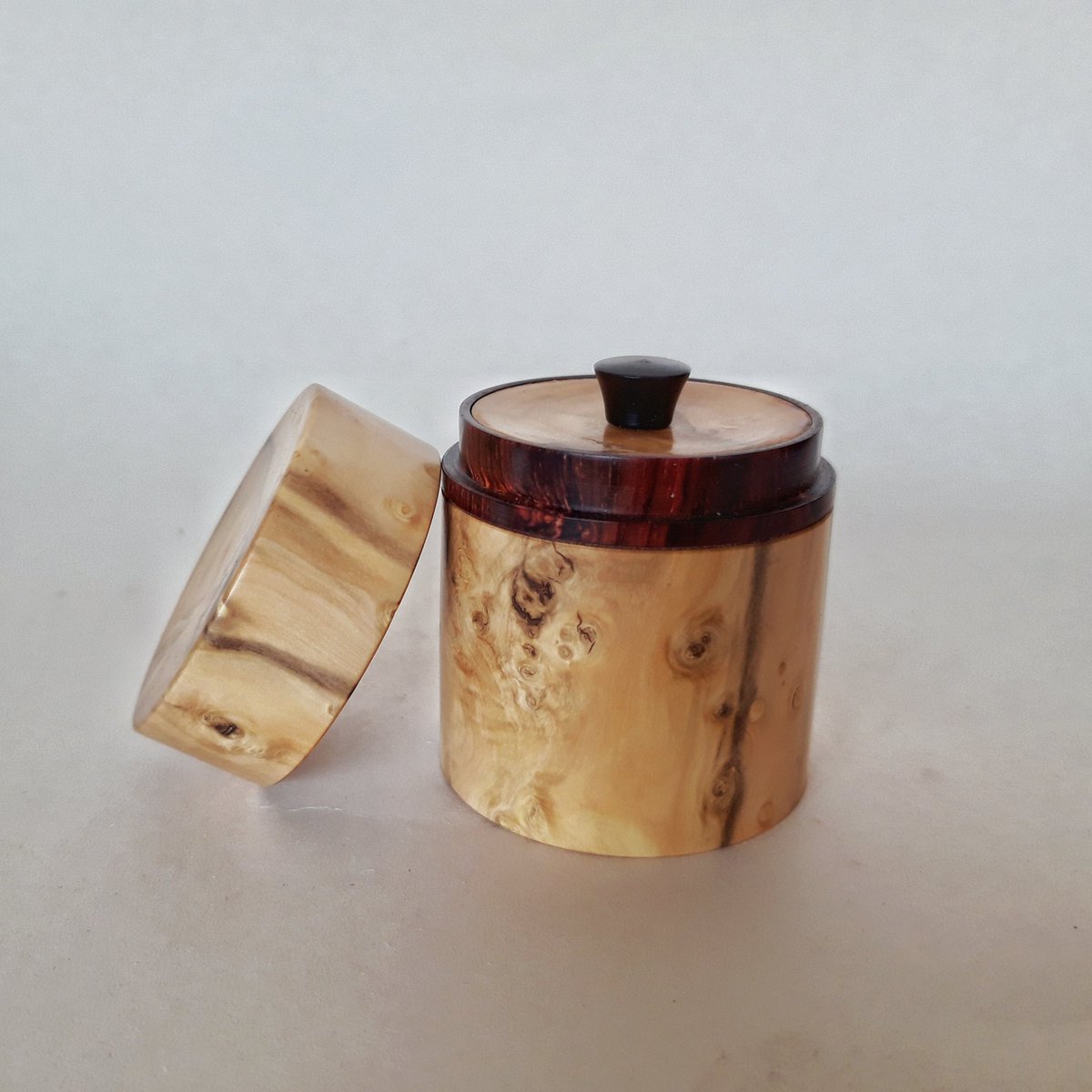 MSWoodturning's tweet photo. #TodayImMaking a small keepsake box. 4 timbers used. Boxwood, Cocobola, African Blackwood and Holly. #Scotland #woodturning #Highlands #HandmadeHour #BlackIsle https://t.co/reU5bUBcu7