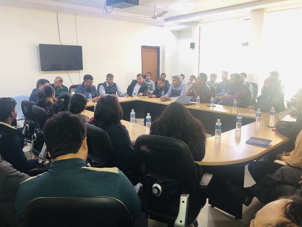 gursheen_k's tweet photo. A glimpse of our full house #leadershipconnect for RSLDC project team, led by @ReddyRavi553
Creating an environment that encourages #CLEARR values and fosters growth.
#EmployeeEngagement #peoplefirst #unlockingpotential in the journey of #goodtogreat @GrantThorntonIN https://t.co/JQAb6tkNUP