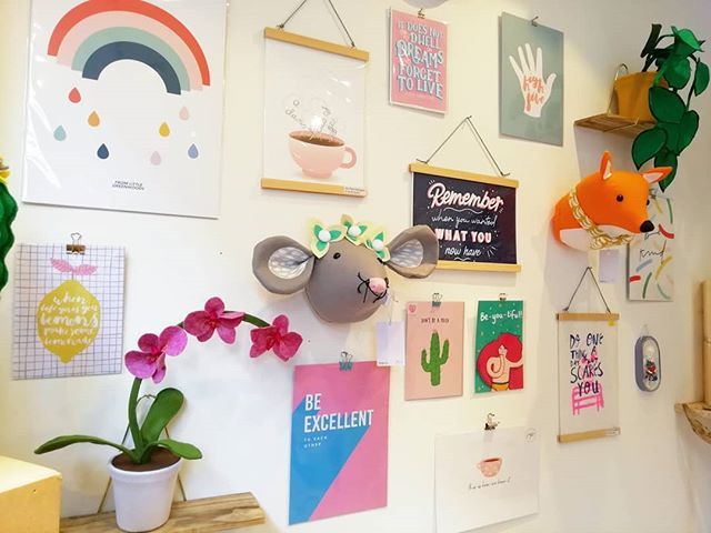 HandmadeNotts's tweet photo. I've been taking down our Valentine's themed wall today but we still like to spread the love all year round ❤️🧡💛💚💙
.
.
.
#printwall #artforyourhome #print #dontbeaprick #beexcellenttoeachother #beyou #highfive #whenlifegiveyoulemons #handmadenottingh… https://t.co/1J2YnRydFl https://t.co/6f5Nn1z3fk