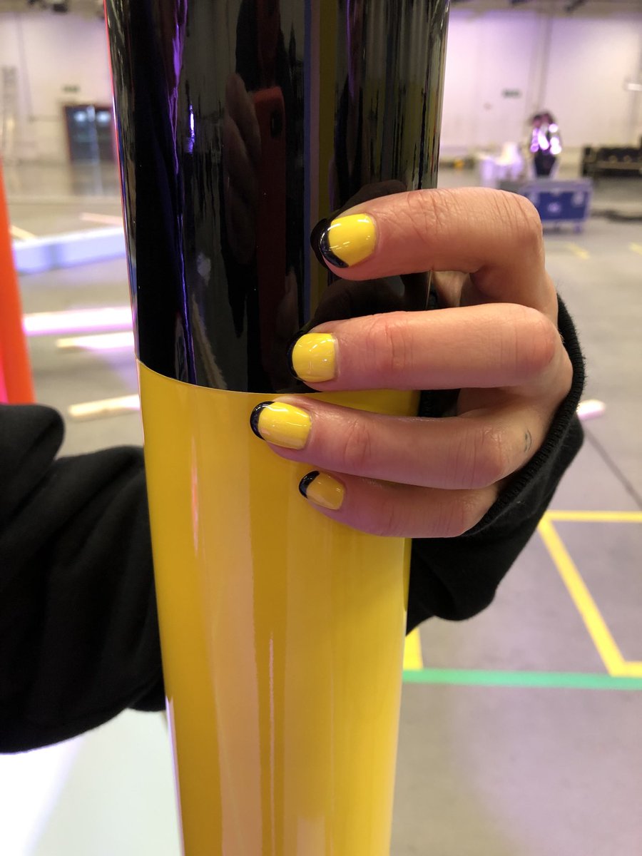 juliette_larthe's tweet photo. Co-ordination on the front line. #PTB #benkelly #benkellydesign #lfw #aw19 @ModusBPCM https://t.co/iMHUrgvvAh
