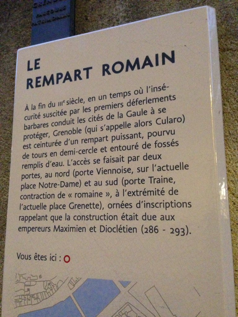 jsoldeville's tweet photo. #DimancheArchéo #Grenoble Non loin également d'un autel dédié aux divinités tutélaires de #Cularo, Mercure et Maia ; sur le site de la découverte du socle de la statue, celui-ci retournée semblait former un dallage avec une autre pierre. Est-on dans le fossé du rempart romain ? https://t.co/xkUEa4LuGs