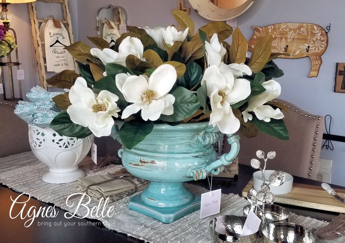 Add an elegant, rustic touch with a dash of color to your table.
.
#agnesbellevp #vintageparkhouston #gifts #giftideas #centerpiece #homedecor #homeaccents #compotebowl #rusticdecor #elegantrusticdecor #southernstyle #magnoliaflowers