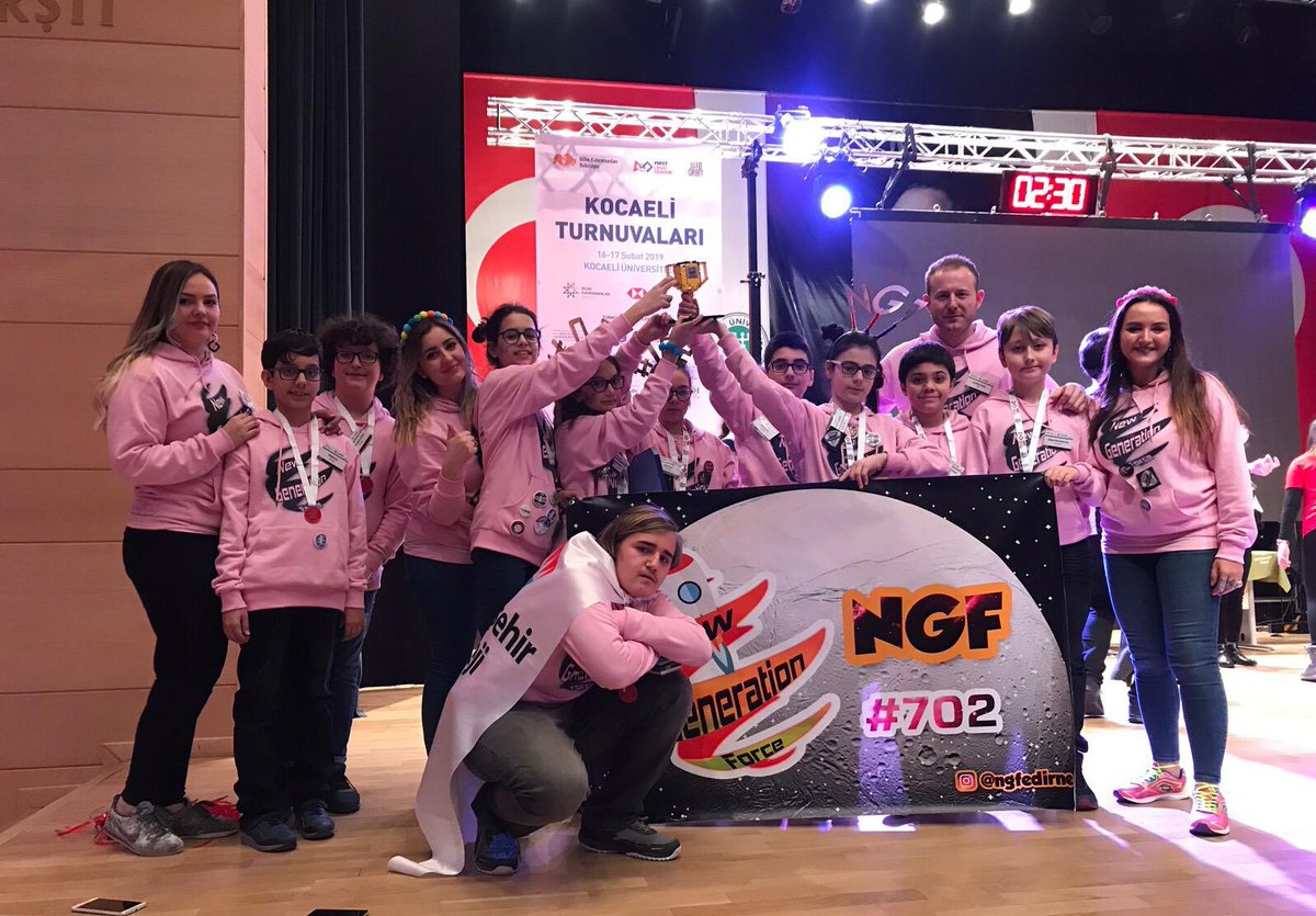 Bahcesehir22's tweet image. Ortaokul Robotik takımımız NGF, FLL Turnuvasından Araştırma Ödülü ile dönüyor 👏🏼🚀🏆🤖 Tebrikler Takım, sizinle gurur duyuyoruz 👏🏼👏🏼🏆