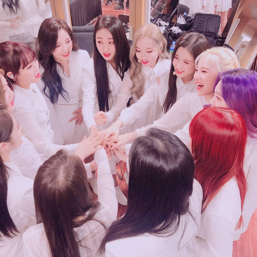 zwolfdieloona's tweet photo. #즈월피 ★ Thank you for lighting up LOONAVERSE with us once again, Orbits! Yeojin and Yves eonni could do well, thanks to our lovely Orbits 💘 Please don't get worried too much, they're doing fine! Don't get hurt too, yeah? Let's fly together like Butterfly 🦋 https://t.co/48WzsAPXN5