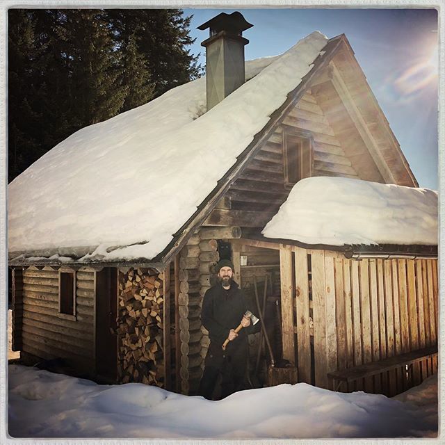buschpirat's tweet photo. Two days in the wild. Deep snow, no electricity, no running water and above all no cell phone coverage. 2 days of absolute solitude with the family ... a great experience for everyone.
#buschpirat #bushcraft #solitude #wintercabin #beardedman #woodworker #chopwood #aloneint… https://t.co/wpWX7B3VXO