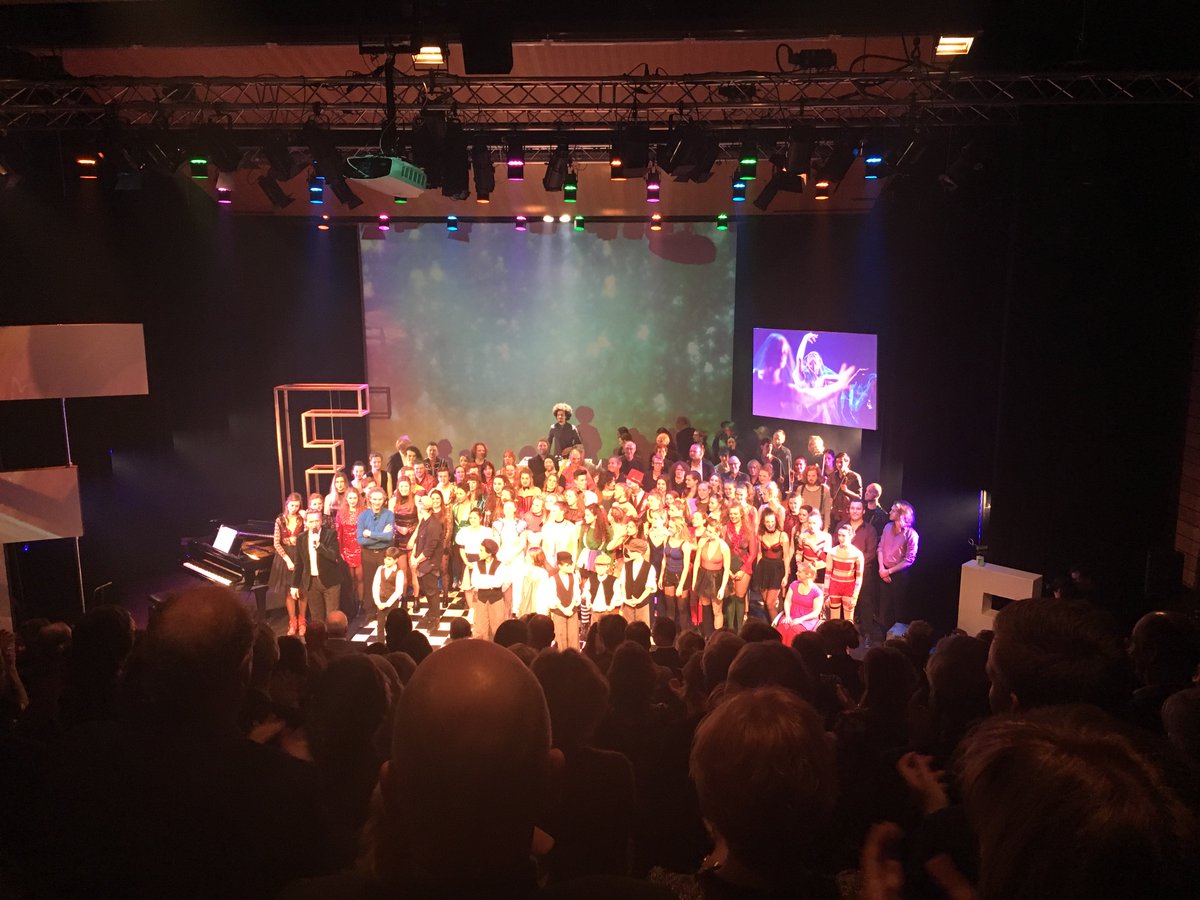 SanneHeijndijk's tweet photo. Fantastische voorstelling bij #Factorium om 150 jaar onderwijs in muziek, dans en theater te vieren. Van harte gefeliciteerd met jullie jubileum! https://t.co/yZNMHmJD6c