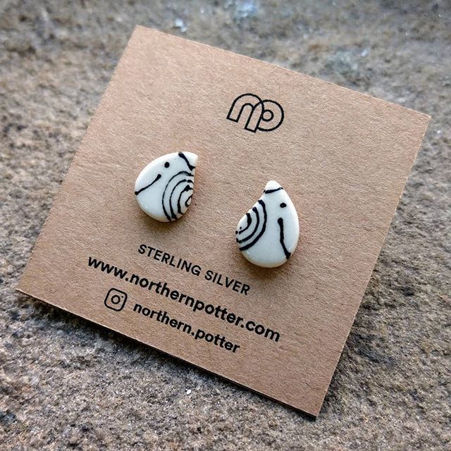 Little doodle birdie earrings are now available in my #etsy shop folks. All with sterling silver posts and backs
.
.
.
.
.
#etsyearrings #etsyjewellery #ceramicearrings #etsyseller #etsyshop #ceramicjewellery #birdearrings #cuteearrings #giftsforher #buy… bit.ly/2TTdoH4