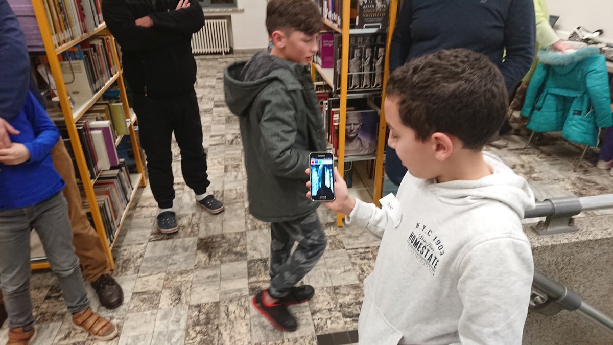 coderdojo1800's tweet photo. Show &amp; Tell 👏
#microbit radio communication + #scratch + #app_inventor 
@CoderDojoBe @microbit_edu @BibVilvoorde https://t.co/PPL1Uh3S6Y