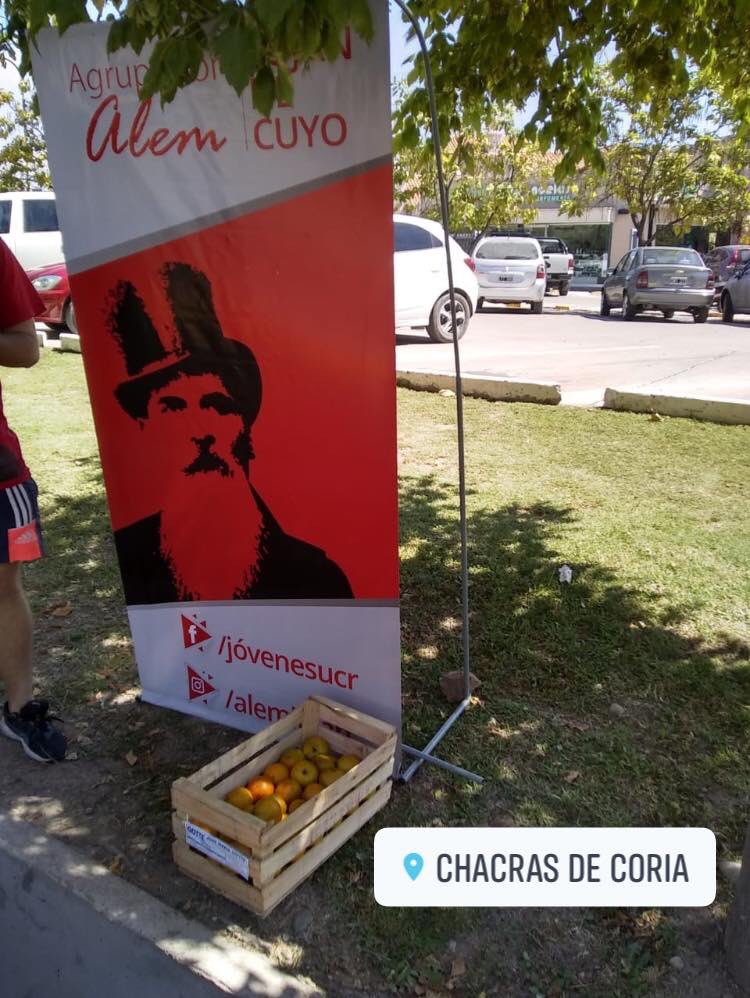 AlemUCR's tweet photo. Merienda Saludable 
En el día de hoy repartimos meriendas saludables en distintos caminadores del departamento así promoviendo y fomentando una alimentación saludable
#MeriendaSaludable
#AgrupacionAlem 
#LujandeCuyo https://t.co/7ujFVvncUM
