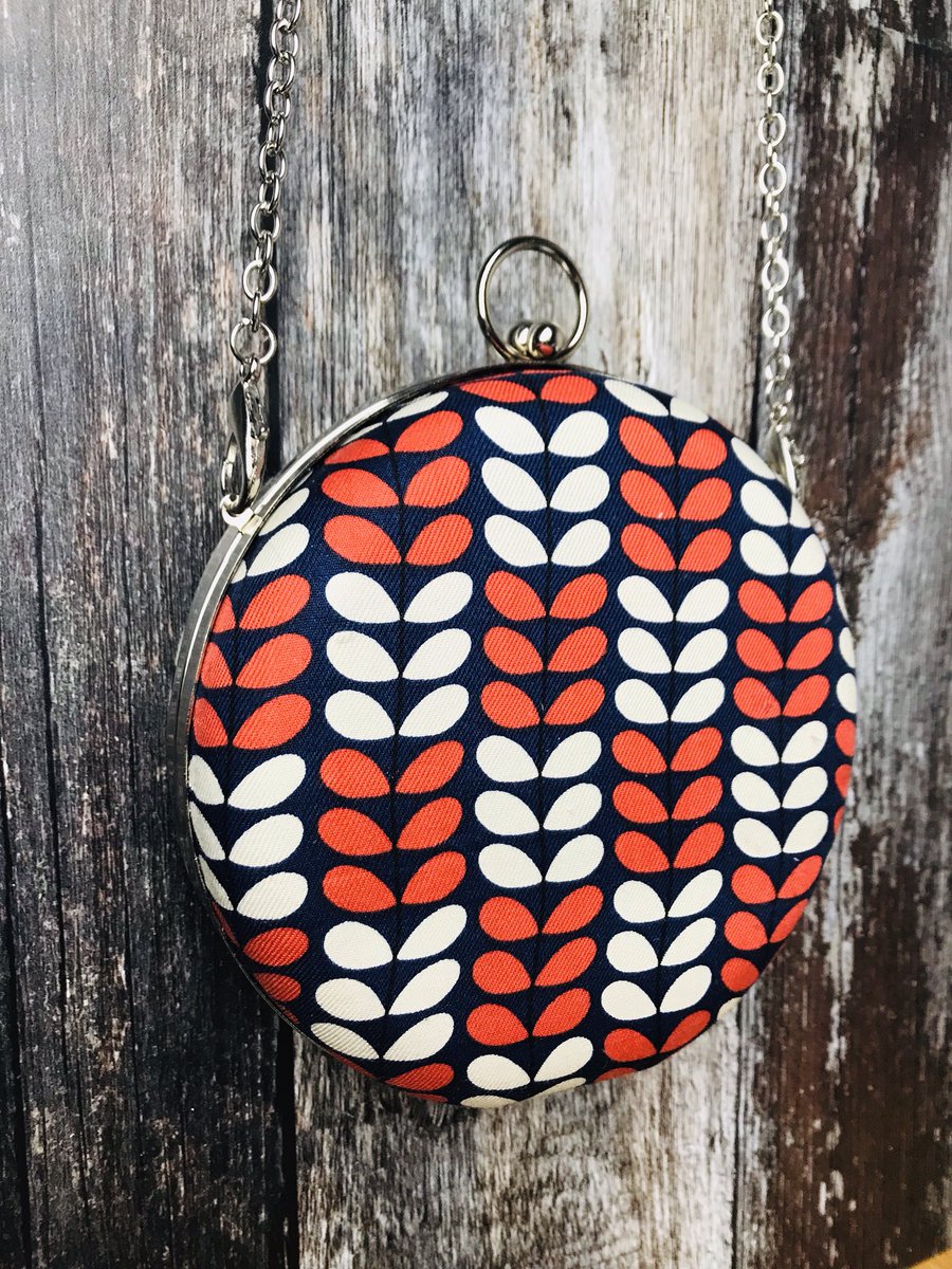 AHTextileArt's tweet photo. New addition to my #etsyshop ! Link in bio #patternedfabric #retrofabric #framedpurse #clutchbag #handmadebyme #purse #handmadebag #bags #lovebagsmakebags #baglady #bagmaking #etsyseller #etsyhandmade https://t.co/us34dDzzjM