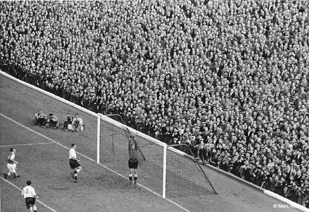 Marc Riboud - Football match, Wembley Stadium, London, 1954