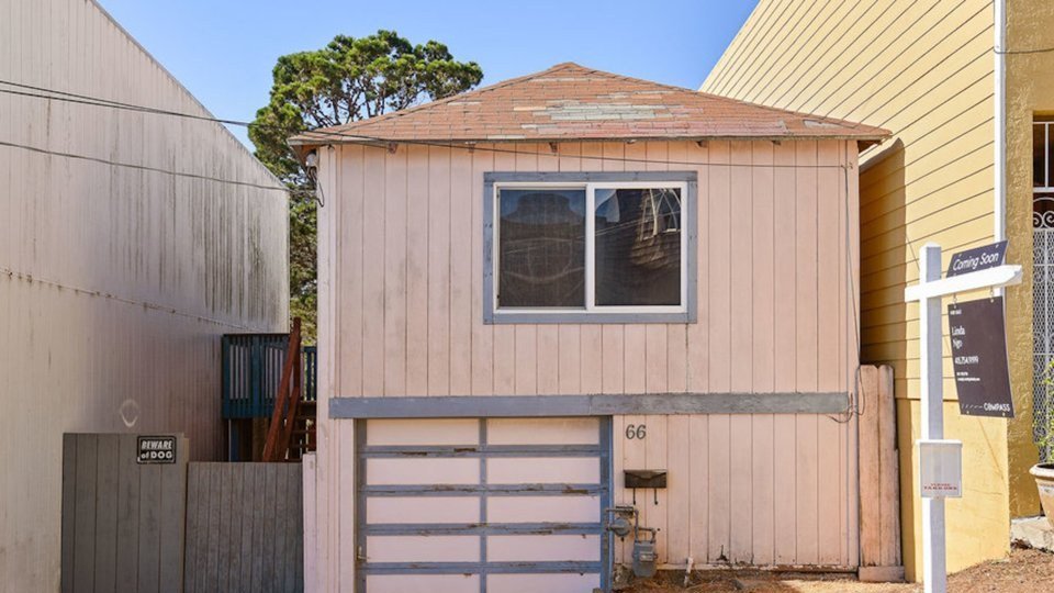 Le plus insolite, c'est que cette maison pourrait valoir des millions de dollars après rénovation ! 😱 #ImmoInsolite mon.actu.io/r/ackjdvo