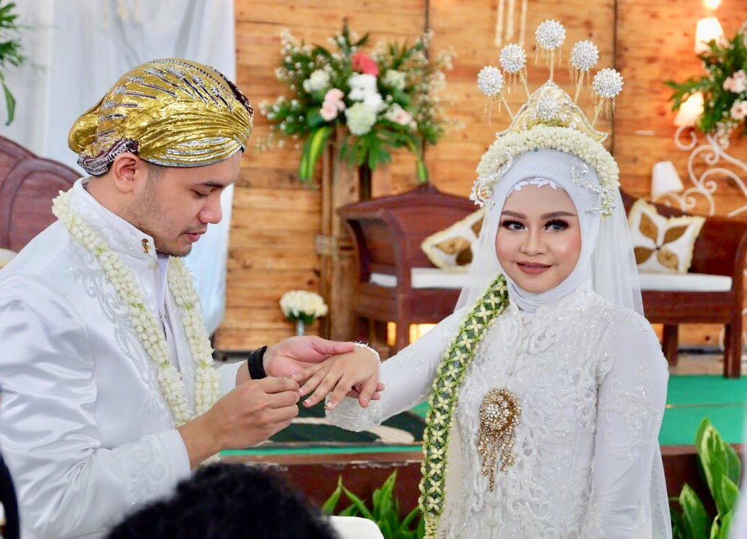desinrmlsr_'s tweet photo. Alhamdulillah finally waktu yang di nanti nanti terlaksana juga. yaitu, dengerin ngoroknya suamiku @fathinAFM 😂💕 https://t.co/crLkfNV436