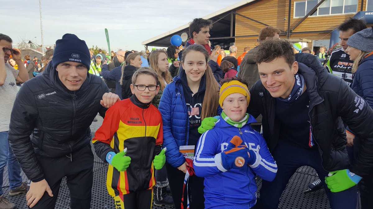 Mooi dat  <a href="/Hoekstra_cj/">Christiaan Hoekstra</a> en <a href="/WillemHoolwerf/">Willem Hoolwerf</a> een clinic gaven tijdens. #KPNSchaatsvriendendag <a href="/ABschaatsteam/">ABschaatsteam</a> <a href="/KPN/">KPN</a> <a href="/unive/">Univé</a> <a href="/asito/">Asito</a> @HandicapEnSport <a href="/Flevonice/">Flevonice</a> <a href="/KNSB/">KNSB</a> #meermarathon