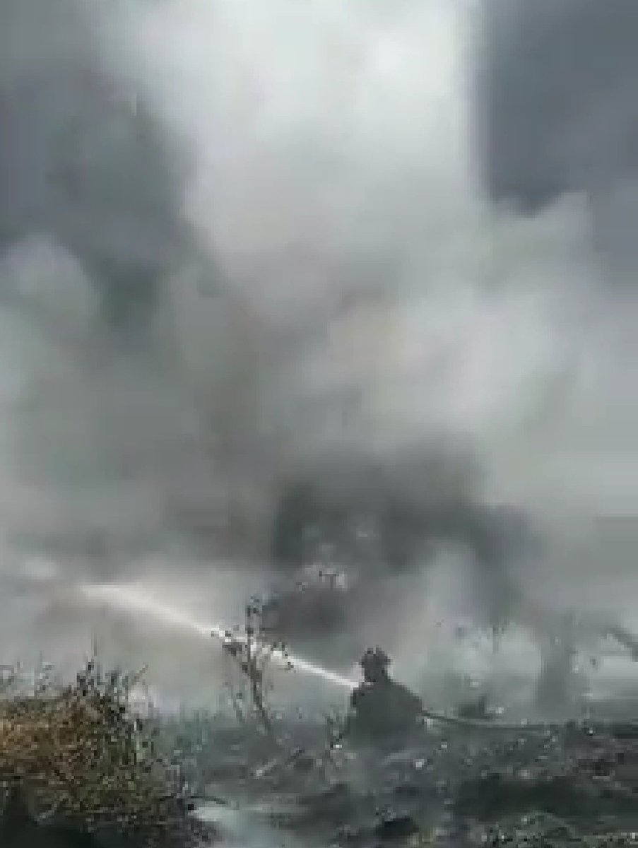 Geosorno01's tweet image. Bomberos  trabaja arduamente en isla margarita y Venecia, villa santa norma,rahue alto,pastizales que arden en ladera de cerro,con peligro de vivienda...