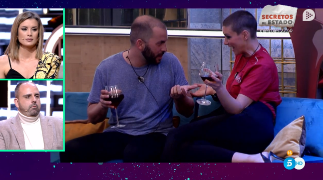 ghoficial's tweet photo. María Jesús y Antonio

🔄 ¡Pesados!
❤️ Me gustan

#GHDÚODBT6 https://t.co/txKKNqZ7U3
