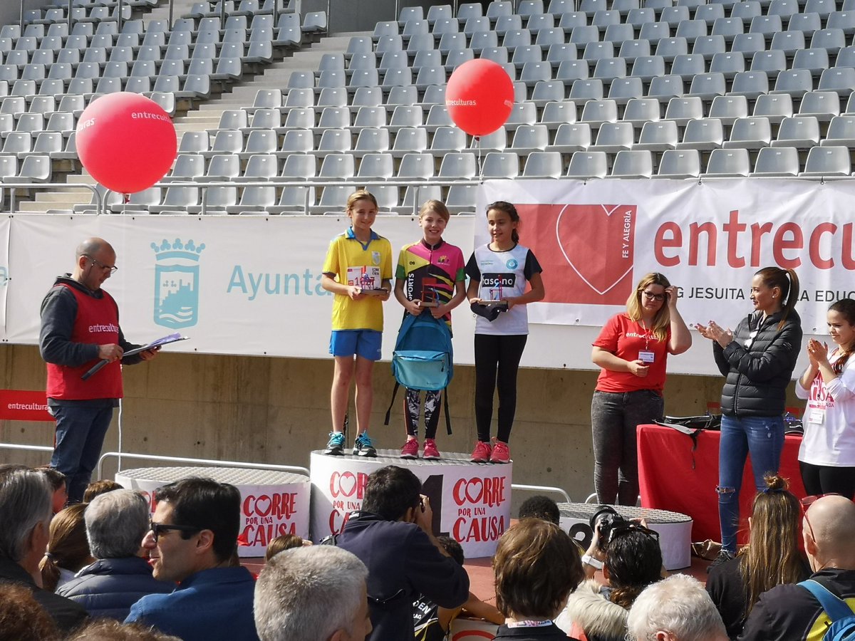 emharding2008's tweet photo. Today I entered a 5k and 1200m race in Malaga, and I loved it 👍. Wow what a stadium. The spanish people really love there sport. Im already planning our return 🏟️😁

#running #uktrichat #Malaga #training #iracezone3 #zone3 #everactiv #iracelikeagirl #runr #runchat https://t.co/rGKeuMRU39