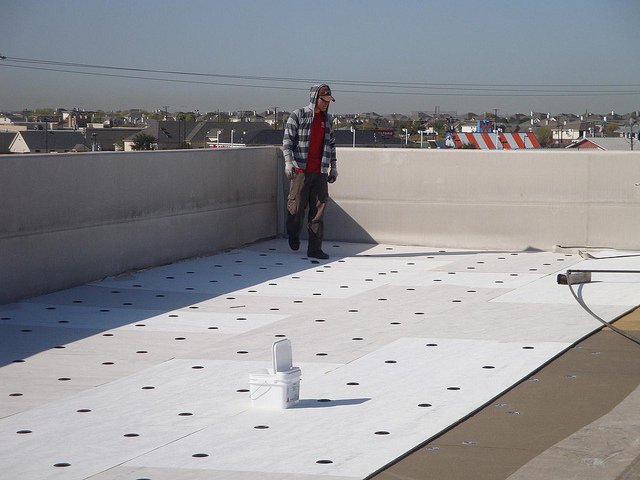 HunterPanels's tweet photo. Looking for a high density #polyiso cover board that has impact resistance, mold resistance, energy savings and is easy to install? H-Shield HD (High Density Coverboard). https://t.co/VQc5Cd1qK1 #commercialbuilding #coverboards #greenroofs #roofsystems #insulationcoverboards https://t.co/SqtzFDqAdf
