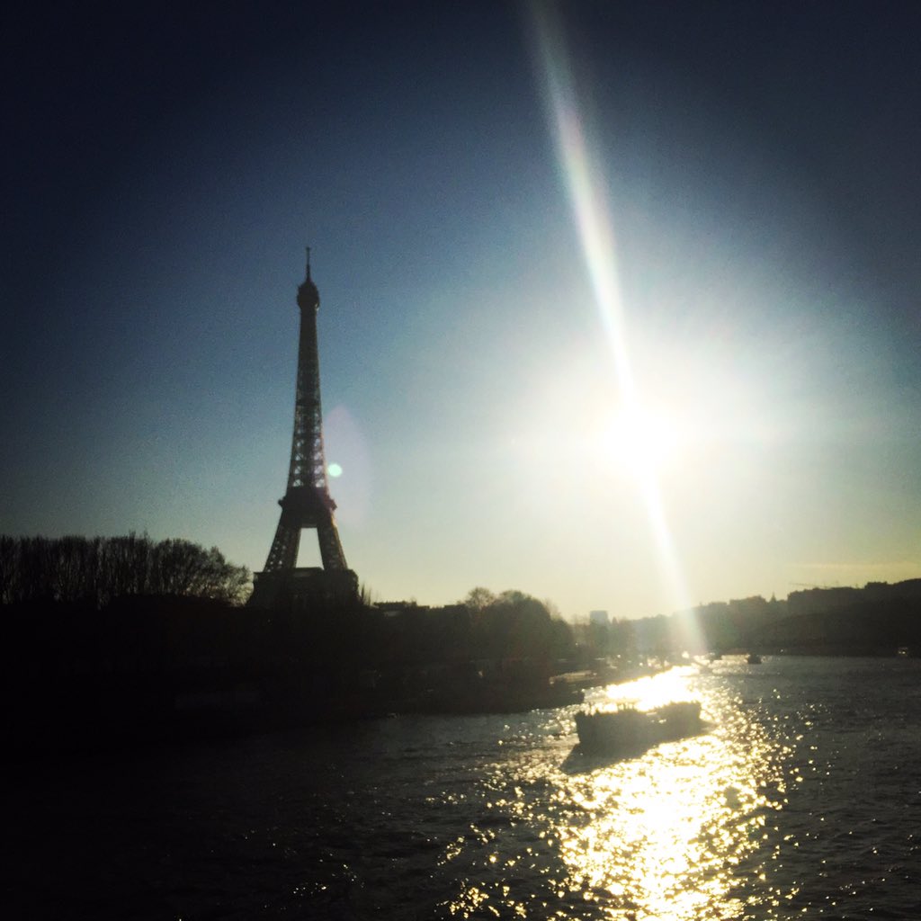 Simon_J_Rob's tweet photo. Travelling back from the @PISC2019 Paris International Shoulder Conference. An amazing few days with some of the worlds best shoulder surgeons 🇫🇷 #PISC2019 https://t.co/kBpOodbF5n