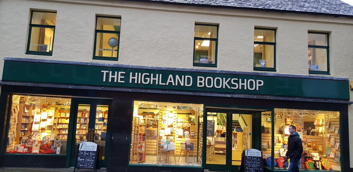 littledoorbooks's tweet photo. Award-winning authors @barryhutchison and @akwindram let loose in @HighlandBks last week with pens to sign their #picturebooks #MagnaCow and #OneButtonBenny @catetheartist @Clos_Line_UK @scottishbktrust #BookbugPrize https://t.co/uuUuSQAdui