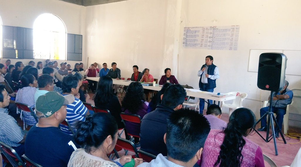 Abogado_Reyes's tweet photo. Un gusto Conversar esta mañana con mis amig@s de la Colonia "Los Ángeles", Pueblo Nuevo, Centro Oaxaca,a quienes reafirme mi compromiso de seguir trabajando juntos,con la finalidad de buscar mejoras a su calidad de vida; #JuntosAvanzamos!!! https://t.co/w85hQUjem1