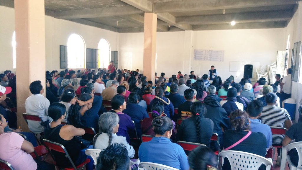 Abogado_Reyes's tweet photo. Un gusto Conversar esta mañana con mis amig@s de la Colonia "Los Ángeles", Pueblo Nuevo, Centro Oaxaca,a quienes reafirme mi compromiso de seguir trabajando juntos,con la finalidad de buscar mejoras a su calidad de vida; #JuntosAvanzamos!!! https://t.co/w85hQUjem1