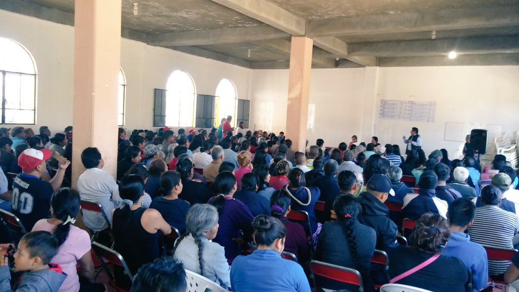 Abogado_Reyes's tweet photo. Un gusto Conversar esta mañana con mis amig@s de la Colonia "Los Ángeles", Pueblo Nuevo, Centro Oaxaca,a quienes reafirme mi compromiso de seguir trabajando juntos,con la finalidad de buscar mejoras a su calidad de vida; #JuntosAvanzamos!!! https://t.co/w85hQUjem1