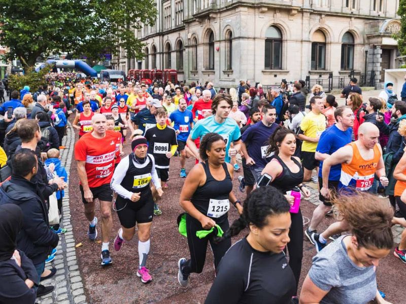 TheRunningBee's tweet photo. You have until midnight tonight to make the most of our Early Bird price. Don't miss out book your place now at a discounted rate! @manchester10k @salford10k @PrestonCity10K @touroftameside https://t.co/EpCGYxNzje #TheRunningBee #10k #Running #EarlyBird https://t.co/AvIwGKncns