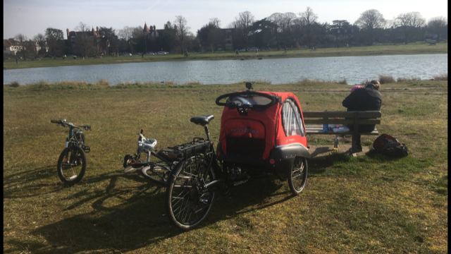 LittleNinjaUK's tweet photo. #CargoBikes are so much more than a low emission / low exposure #schoolrun.
Another great weekend #cycling with the family on Putney Heath and Wimbledon Common. @Power2_pedal #Cargobikelife 🤗 https://t.co/yJ8V6Ti6t8