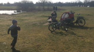 LittleNinjaUK's tweet photo. #CargoBikes are so much more than a low emission / low exposure #schoolrun.
Another great weekend #cycling with the family on Putney Heath and Wimbledon Common. @Power2_pedal #Cargobikelife 🤗 https://t.co/yJ8V6Ti6t8