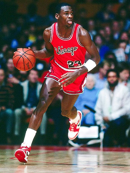 ChicagoCreativ's tweet photo. Happy Birthday to the Legend! https://t.co/mb4FHpJ8I2
