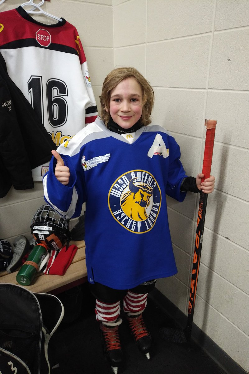 sirk_25's tweet photo. #Lukester had a good weekend in Bonnyville for the @RMHCCanada Winterfest hockey tournament. Didn't win any games, but the hotel breakfast was awesome. #ymm #FMMHA #RavenSpotting #AtomTigers https://t.co/Ak7wGKL6o2