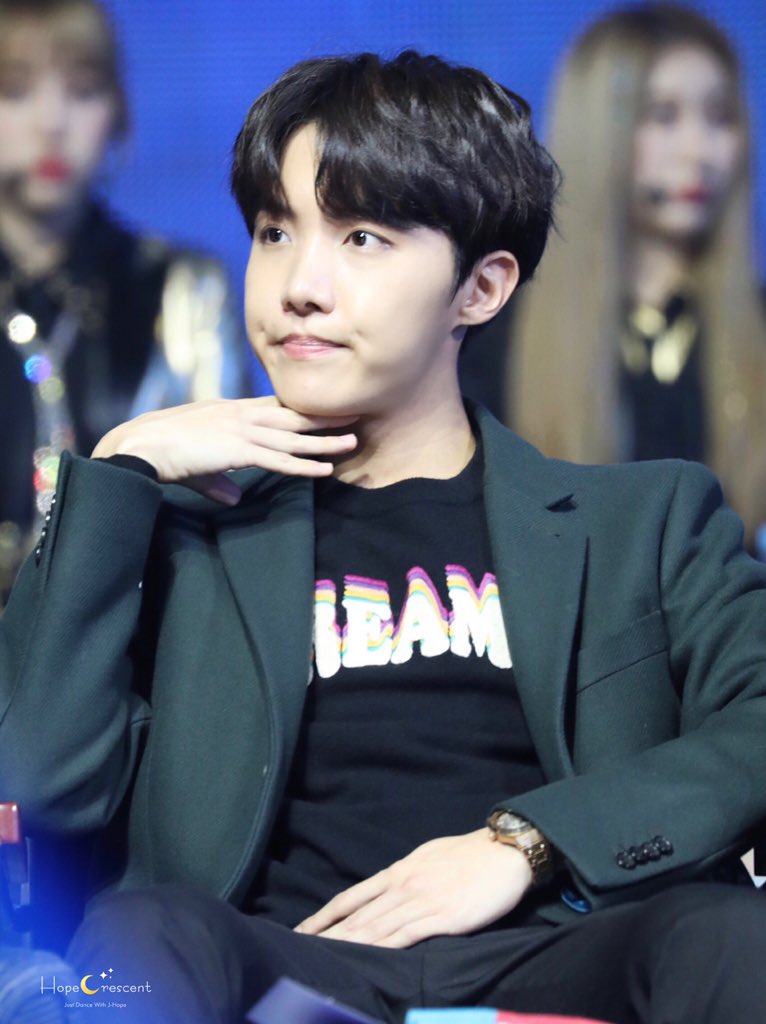 BangTucShield's tweet photo. Hoy nuestro sol dio una nueva vuelta☀️
Te merecés todo lo que quieras💚
Brillás, hacés y dejás brillar💚
@BTS_twt
#OurPieceofPeace
#제이홉_널_만난건_행운이자_행복
#존재만으로_힘이되는_제이홉
#HappyJhopeDay
#MY_HOPE_JHOPE
#SunshineHobiDay
#NuestraEsperanzaJHope
#ThanksSunshine https://t.co/mkQcFYiGpy