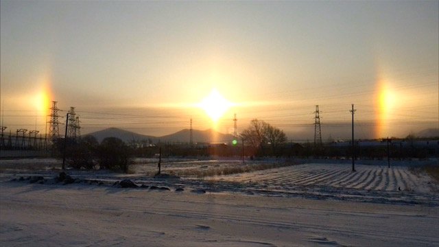 Гало паргелий. Редкие небесные явления. Три солнца чувашия. Три солнца в якутии. Паргелий (ложное солнце, три солнца).