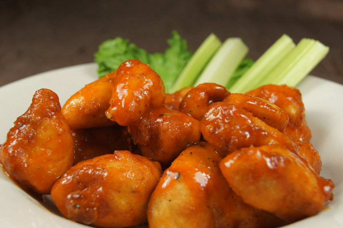 FlosPizzeria's tweet photo. The Sicilian Boneless🙌 Which sauce do you prefer for your wings? https://t.co/J5OMKSKQYm