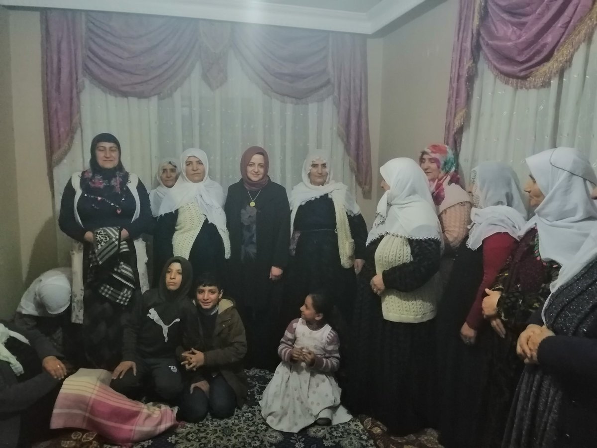 Bizleri yalnız bırakmayan vefalı, kadirşinas Bahçesaray'lı
kardeşlerimizle İpekyolu İlçemizde buluştuk. Rabbim samimiyetimizi, birlikteliğimizi daim kılsın. Bizlere güzel işler yapmayı nasip etsin.