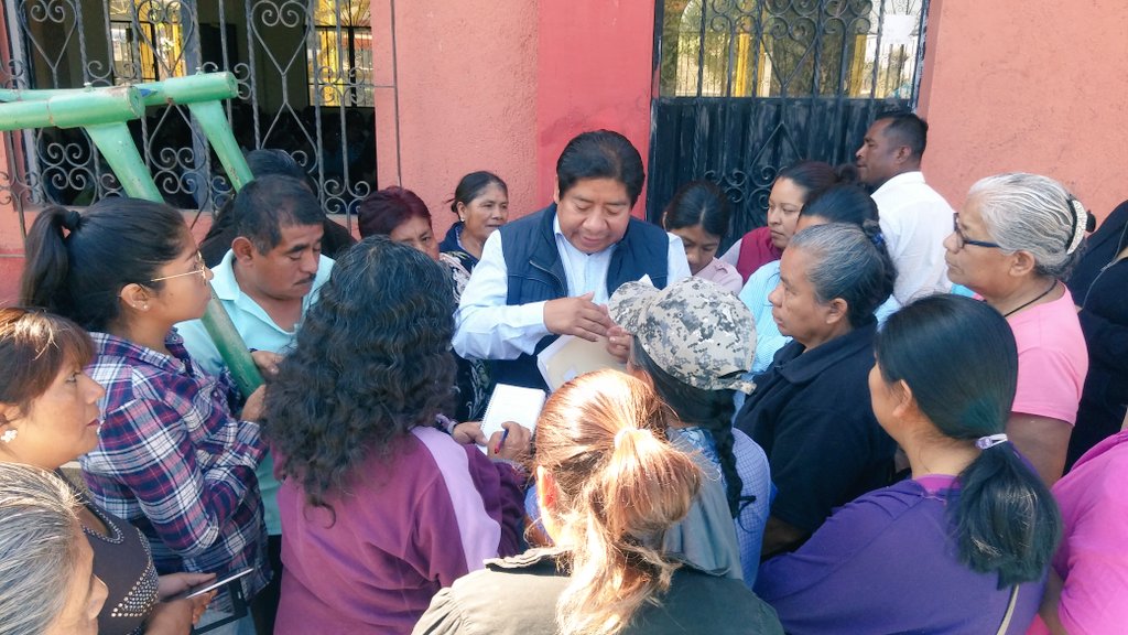 Abogado_Reyes's tweet photo. Hoy en la Colonia "Los Ángeles",Pueblo Nuevo, Centro Oaxaca,reafirme mi compromiso de seguir Gestionando y trabajando con la vocación de servicio, con la finalidad de buscar afanosamente mejorar la calidad de vida,de habitantes de la Ciudad de #Oaxaca; #JuntosAvanzamos. https://t.co/UTpWiSGHaz