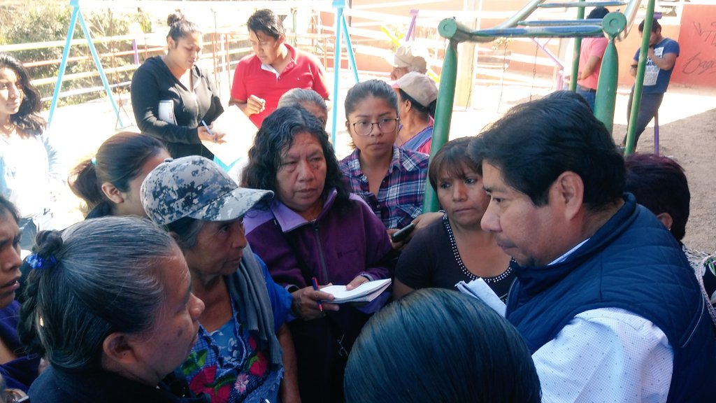 Abogado_Reyes's tweet photo. Hoy en la Colonia "Los Ángeles",Pueblo Nuevo, Centro Oaxaca,reafirme mi compromiso de seguir Gestionando y trabajando con la vocación de servicio, con la finalidad de buscar afanosamente mejorar la calidad de vida,de habitantes de la Ciudad de #Oaxaca; #JuntosAvanzamos. https://t.co/UTpWiSGHaz